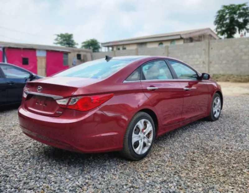 Hyundai Sonata   - 2013