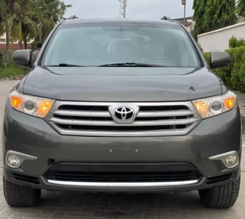 Toyota Highlander   - 2012
