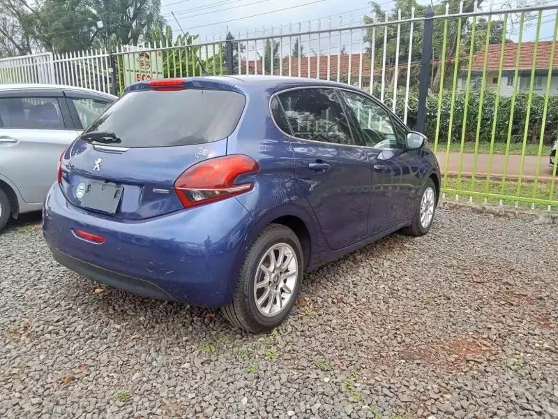 Peugeot 208   - 2016