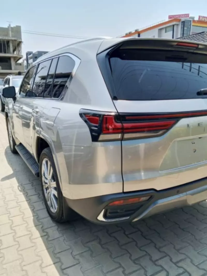 Lexus LX 600   - 2023