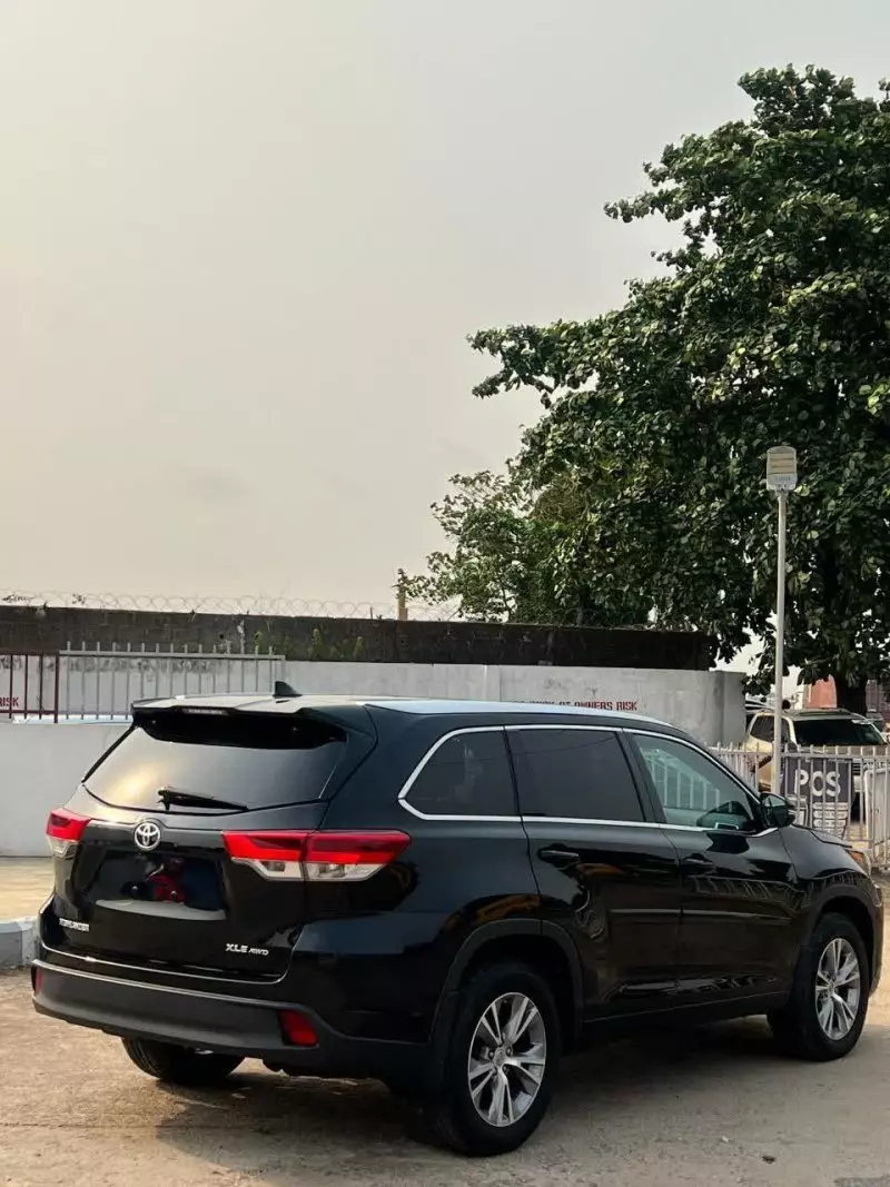 Toyota Highlander   - 2015