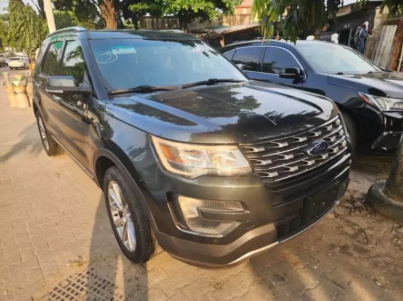 Ford Explorer   - 2016