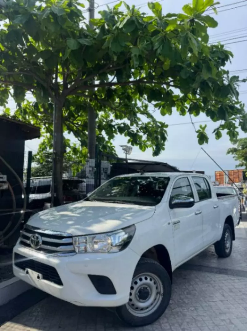 Toyota Hilux   - 2020