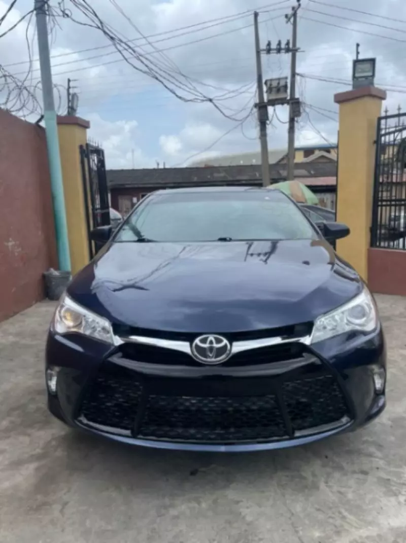 Toyota Camry   - 2016
