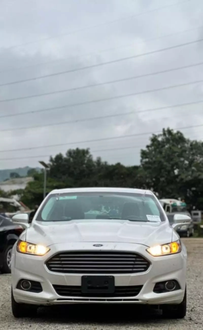 Ford Fusion   - 2016