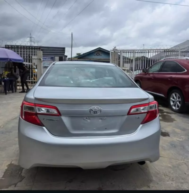 Toyota camry   - 2013