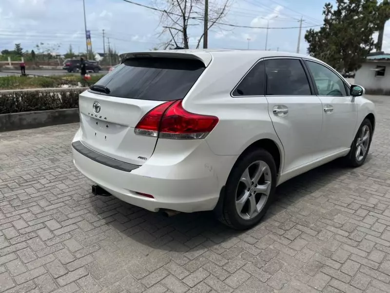 Toyota Venza   - 2011