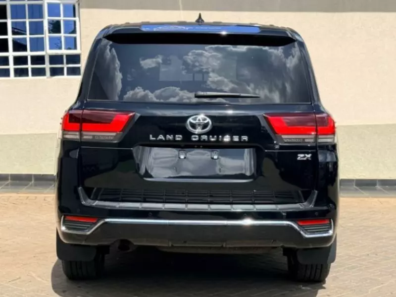 Toyota LAND CRUISER 300 LC300