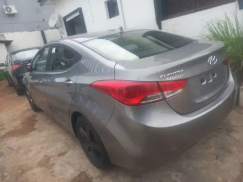 Hyundai Elantra   - 2014