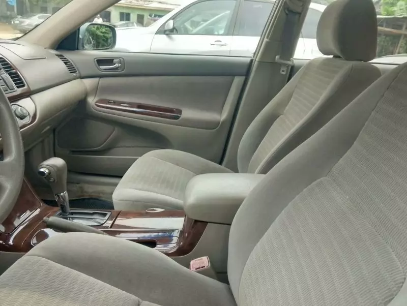 Toyota Camry   - 2005