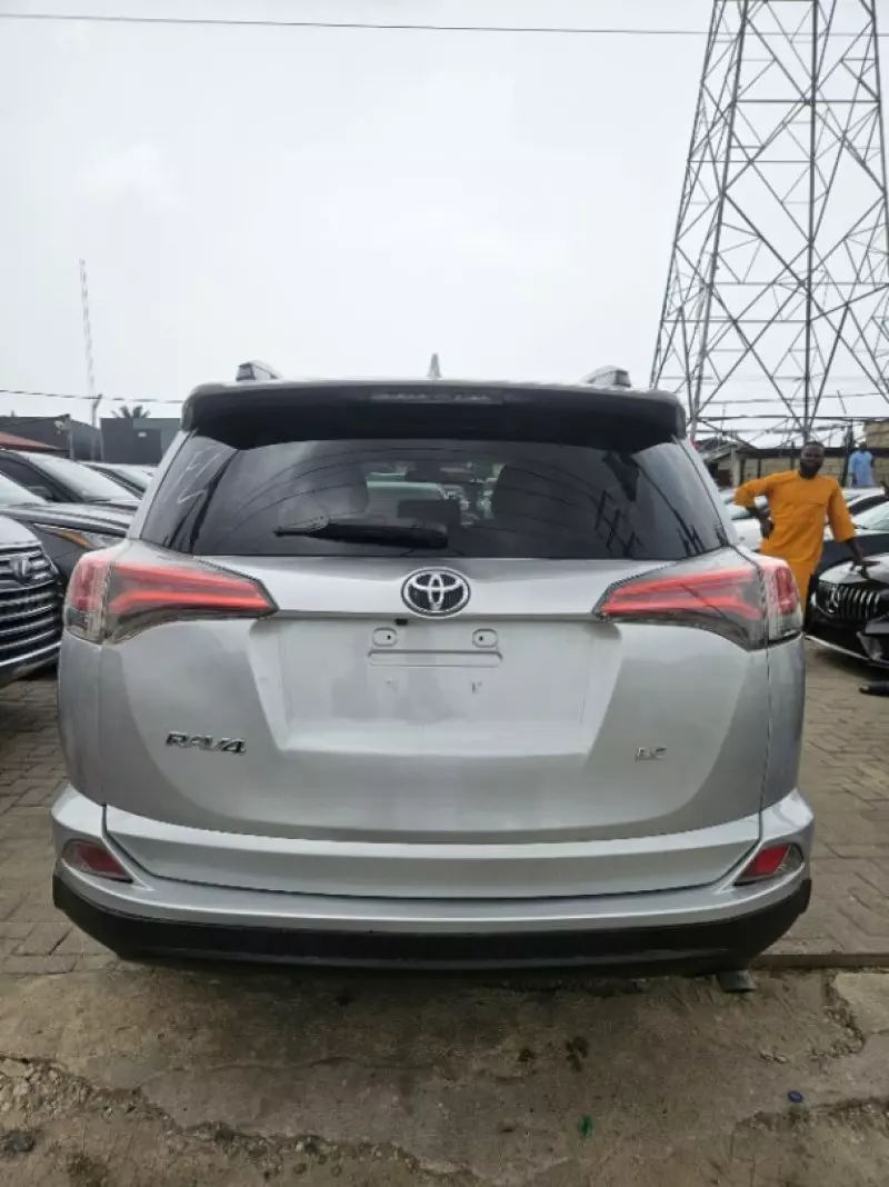 Toyota RAV4   - 2017