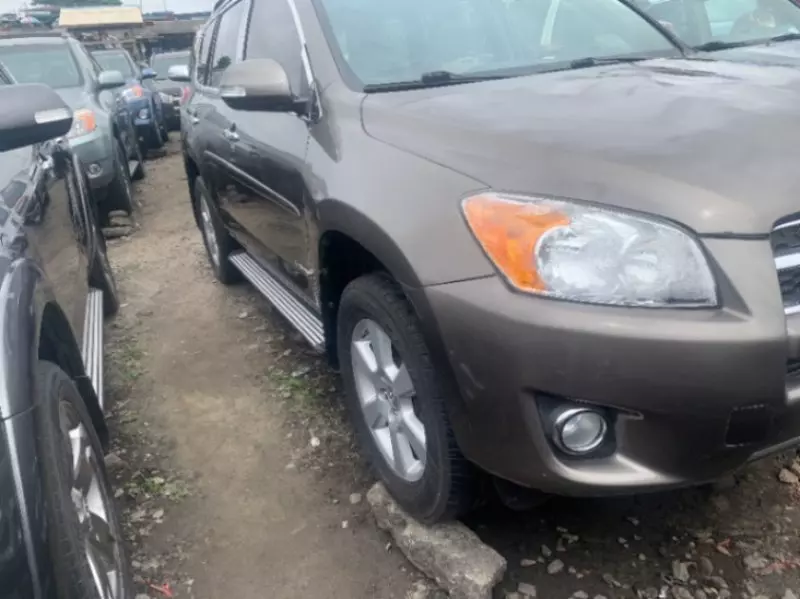 Toyota RAV 4   - 2010