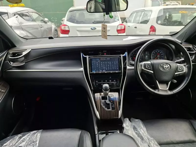 Toyota Harrier   - 2017