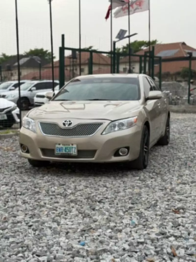 Toyota Camry - 2009