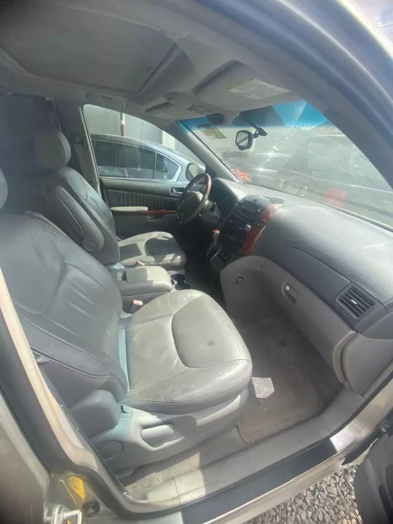 Toyota Sienna   - 2004