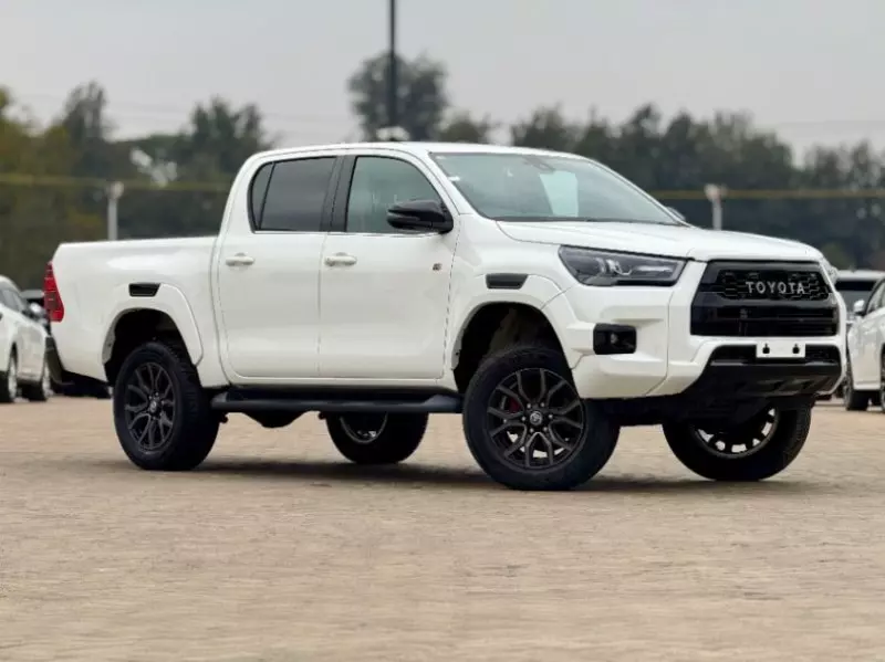 Toyota Hilux    - 2022
