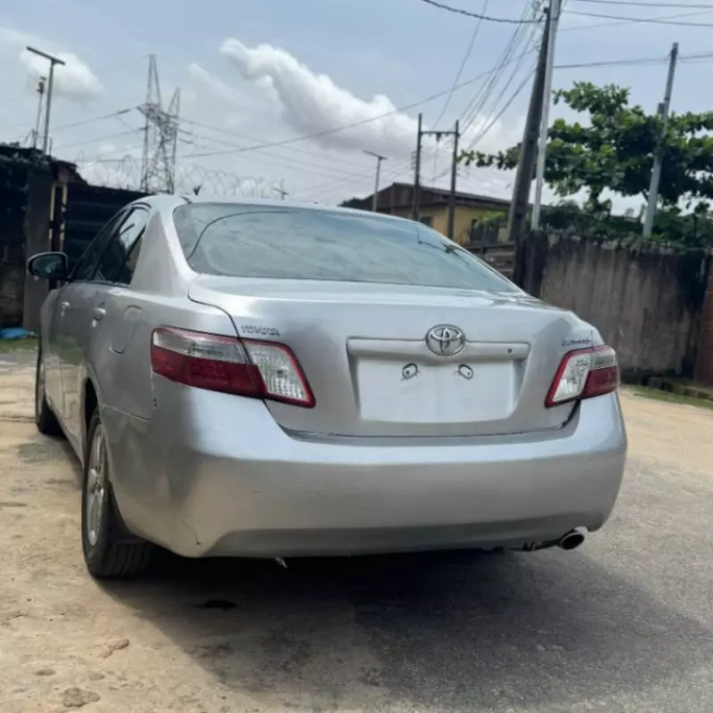 Toyota Camry   - 2010