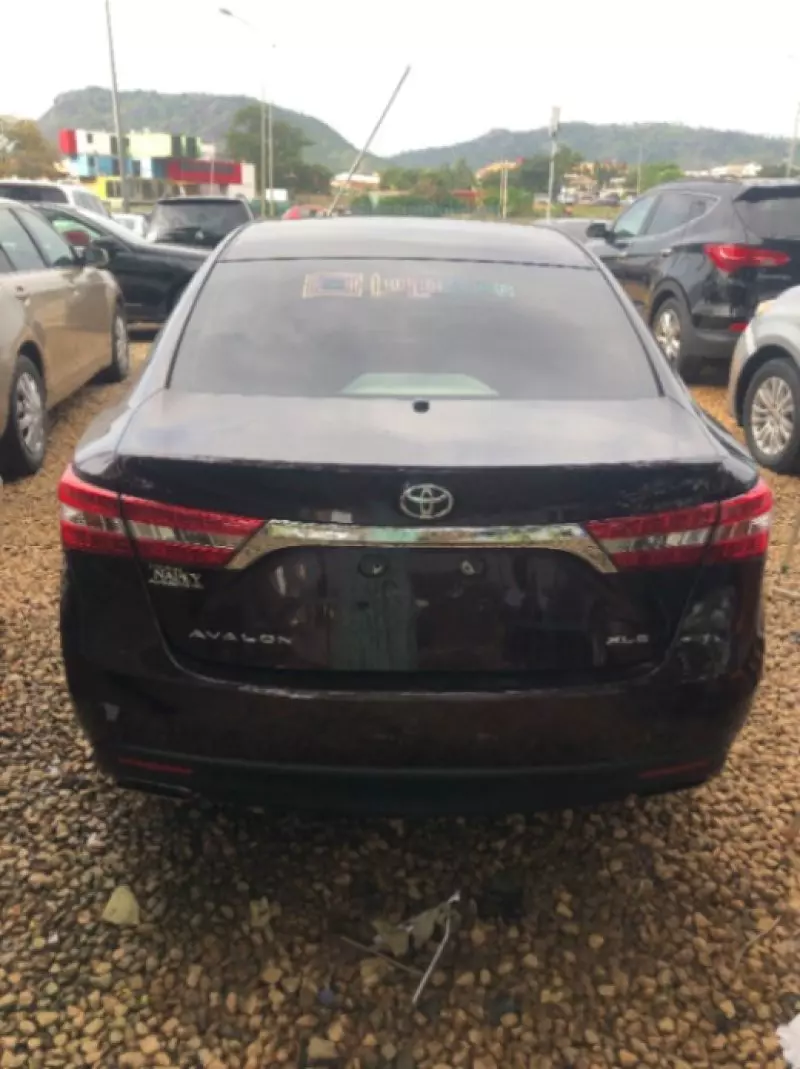 Toyota Avalon   - 2013