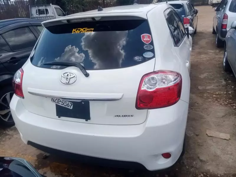 Toyota Auris   - 2012