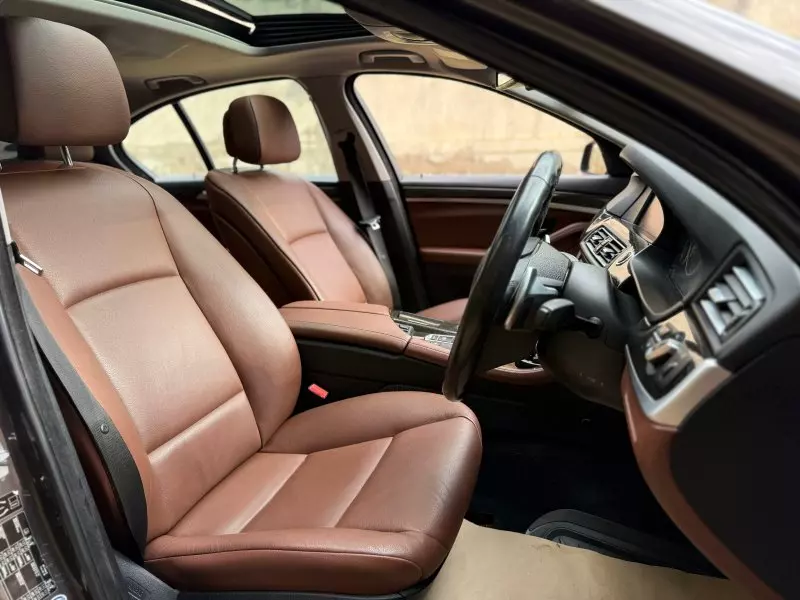 BMW 528i   - 2011