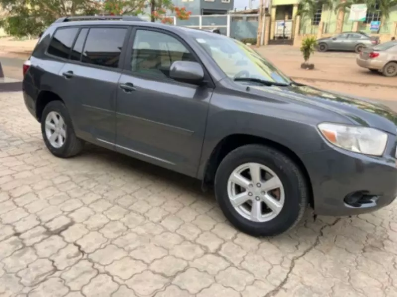 Toyota Highlander   - 2010