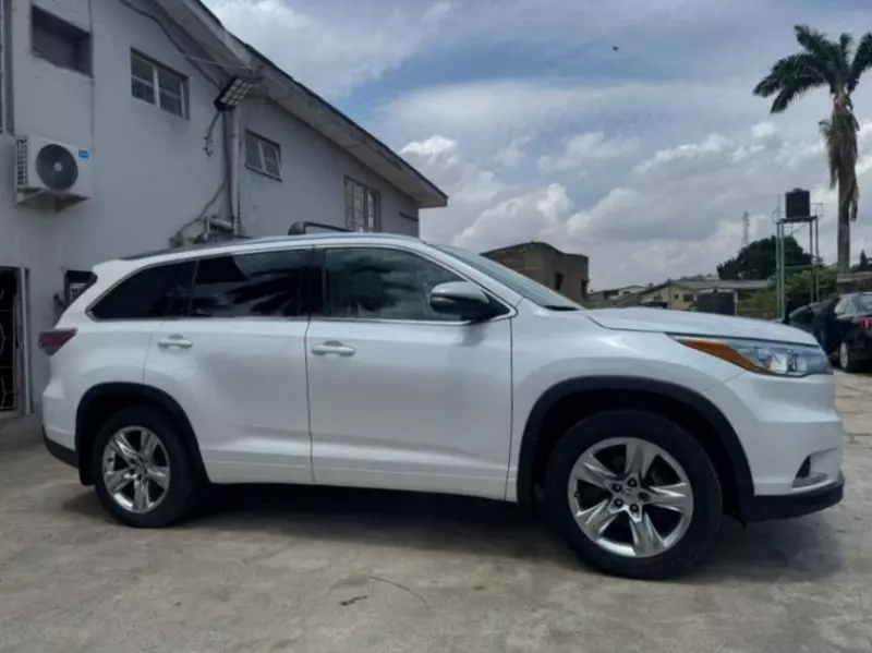 Toyota Highlander   - 2015