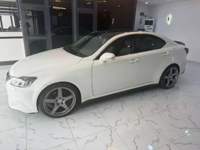 Lexus IS   - 2010
