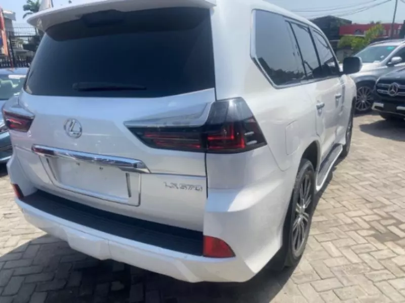 Lexus LX 570