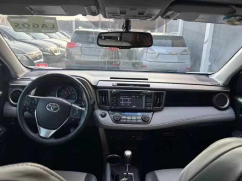 Toyota RAV 4   - 2015