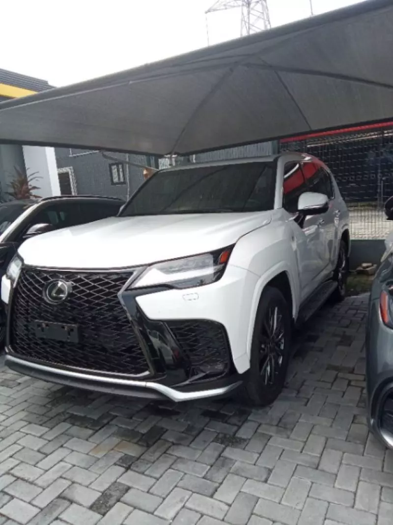 Lexus LX 600   - 2022