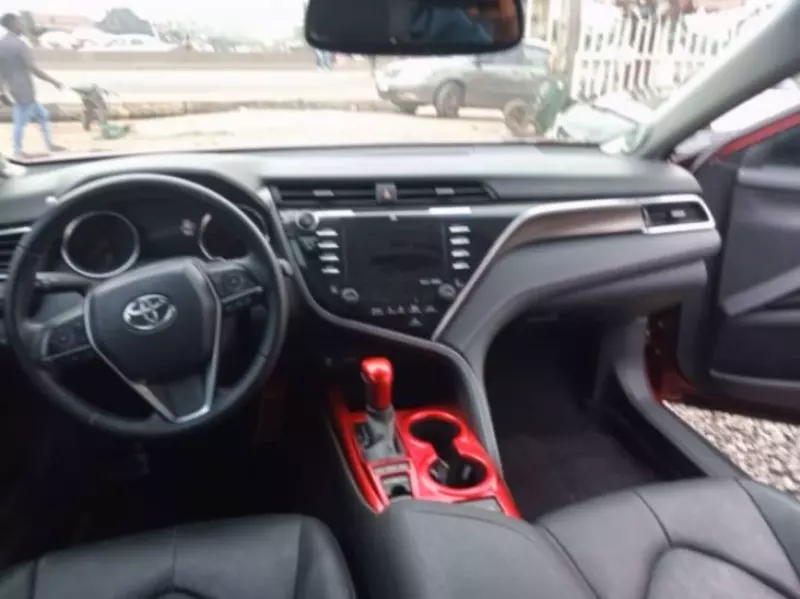 Toyota Camry - 2018