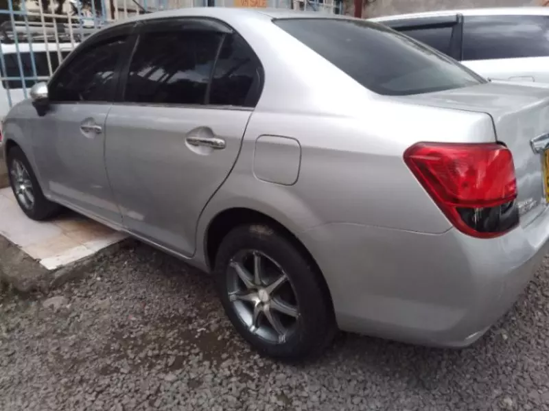Toyota Axio    - 2013