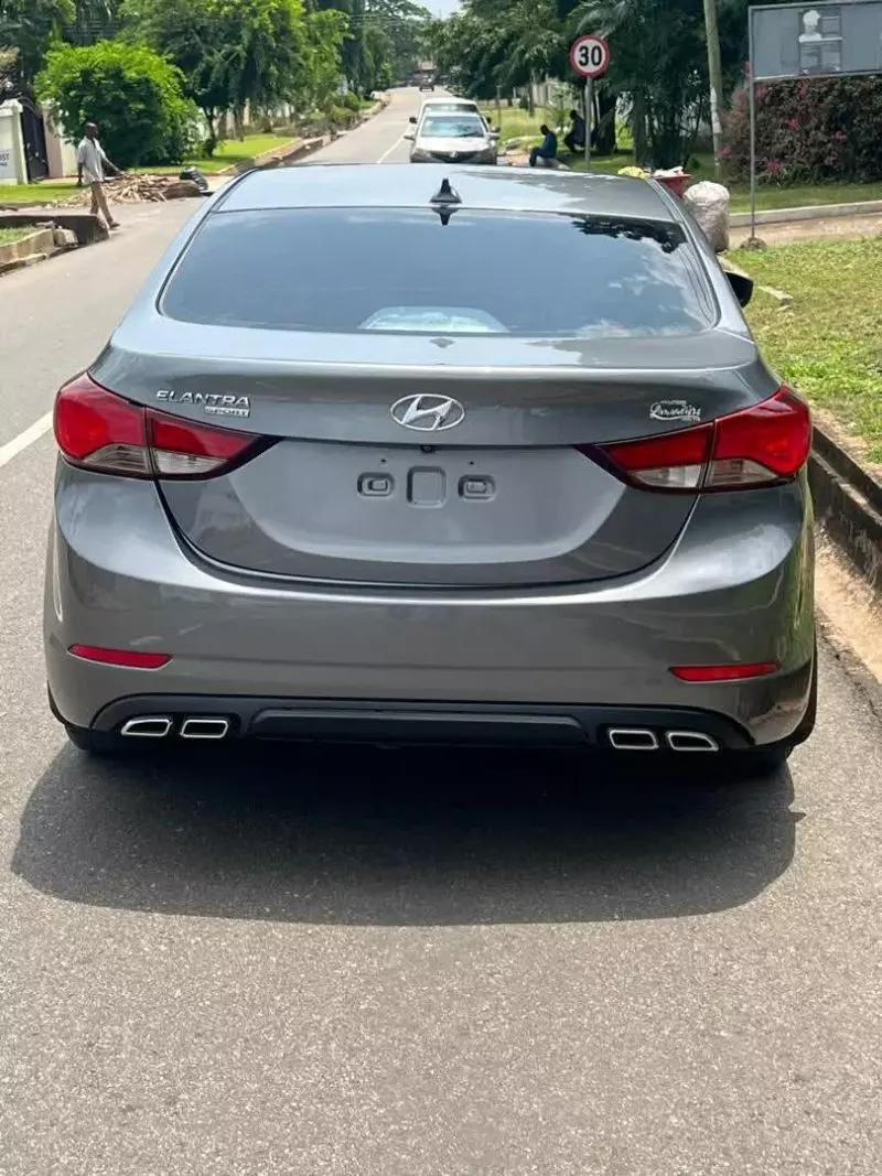 Hyundai Elantra - 2016