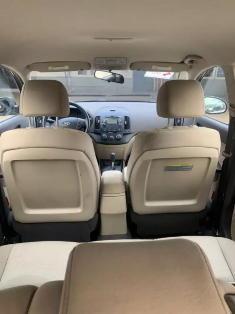 Hyundai Elantra   - 2012