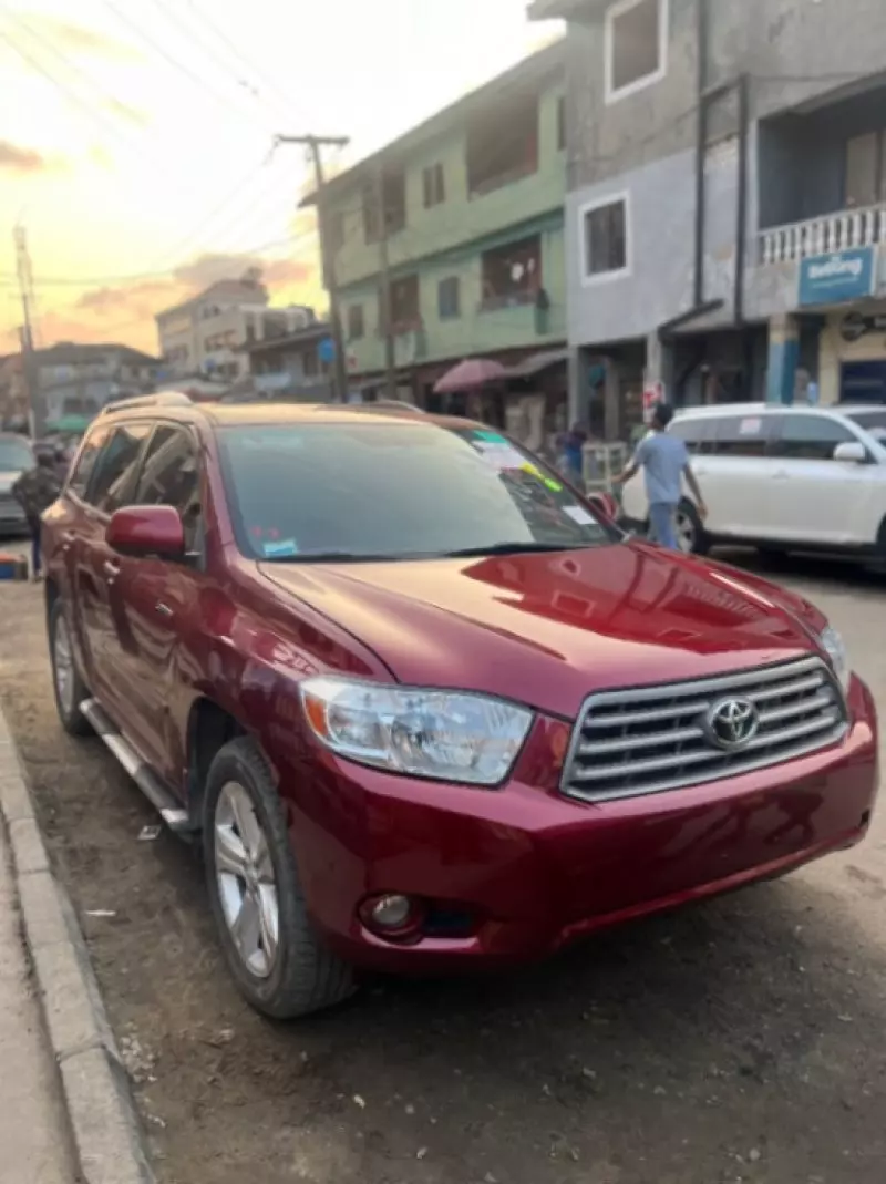 Toyota Highlander   - 2010