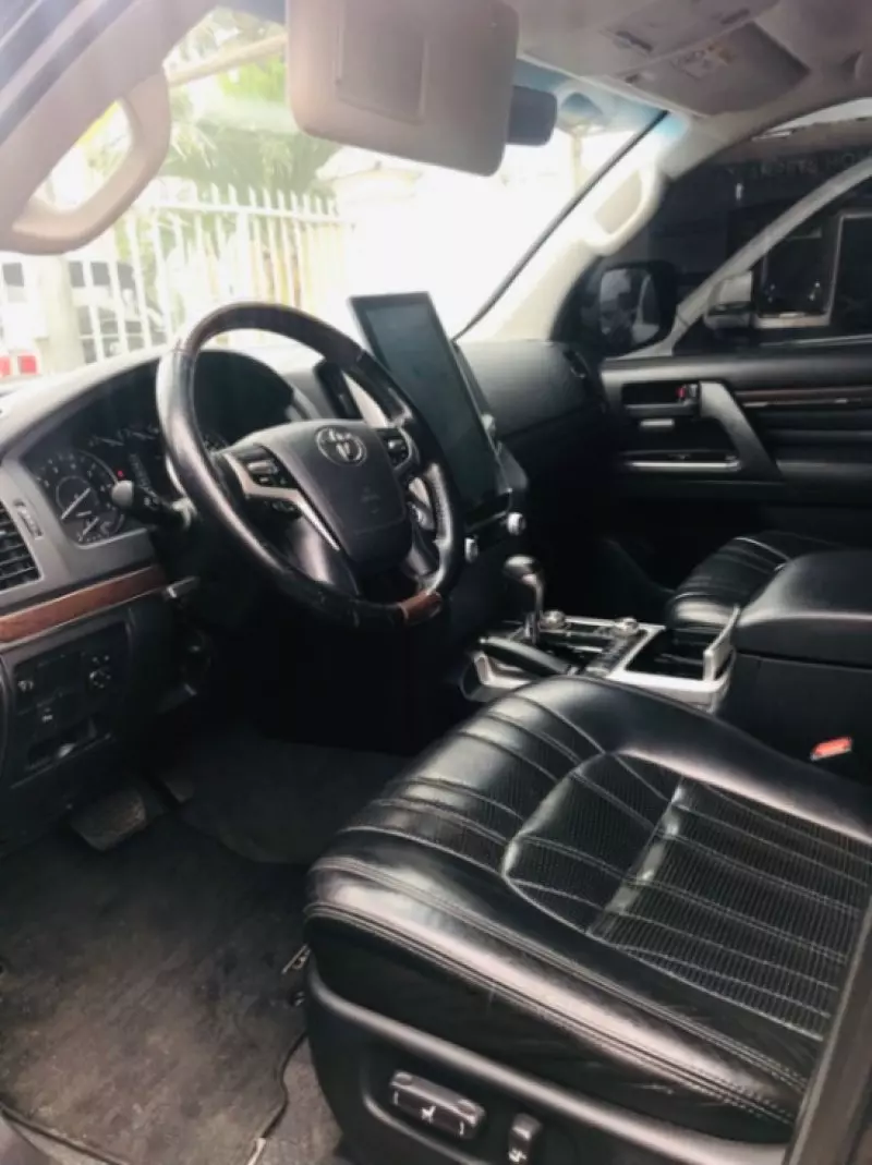 Toyota Land Cruiser   - 2020