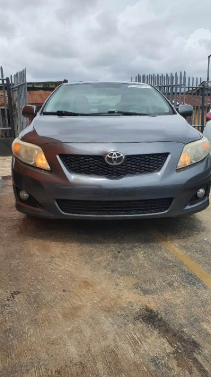 Toyota Corolla   - 2010