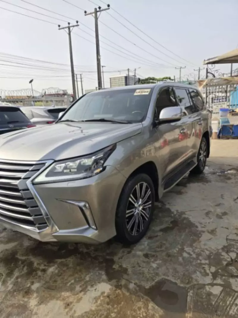 Lexus LX 570   - 2018