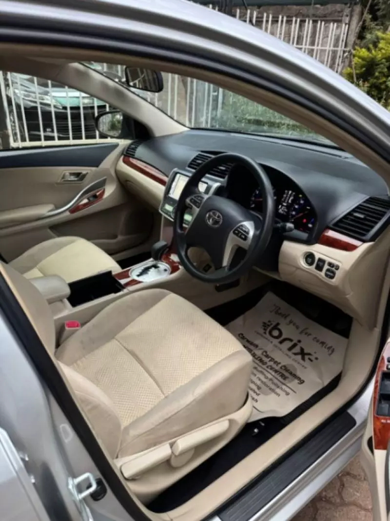 Toyota Premio    - 2016