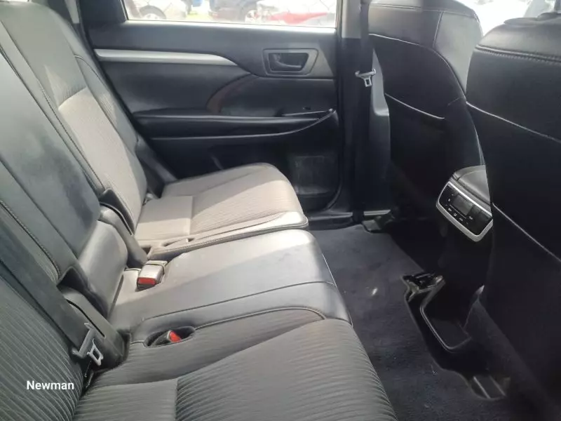 Toyota Highlander   - 2017