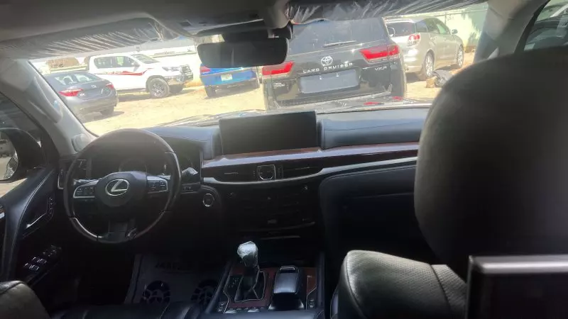 Lexus LX 570   - 2018