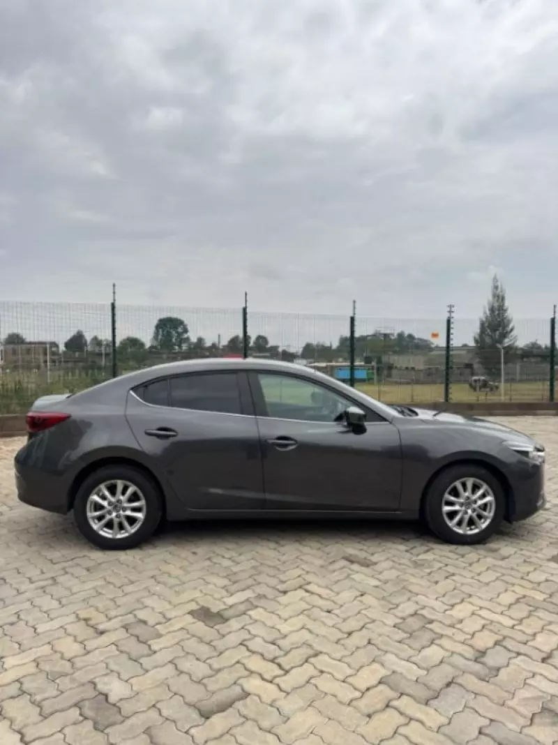 Mazda Axela    - 2018