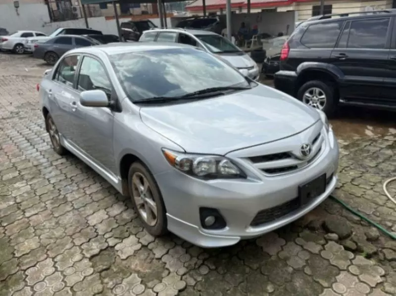 Toyota Corolla   - 2011