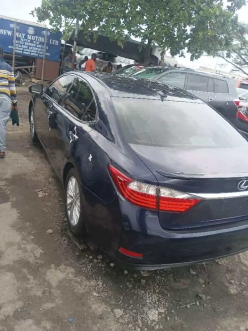Lexus ES 350   - 2013