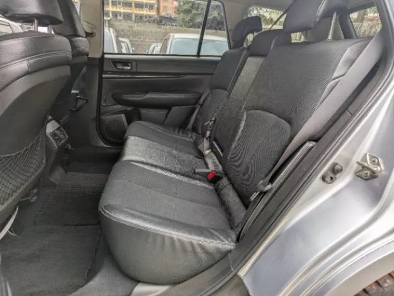 Subaru Outback   - 2012
