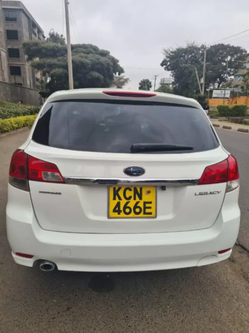 Subaru Legacy   - 2010