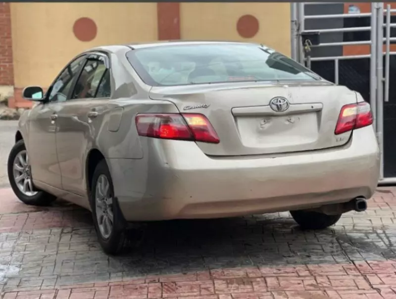 Toyota Camry   - 2009