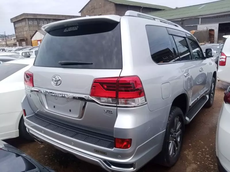 Toyota Landcruiser  V8   - 2019