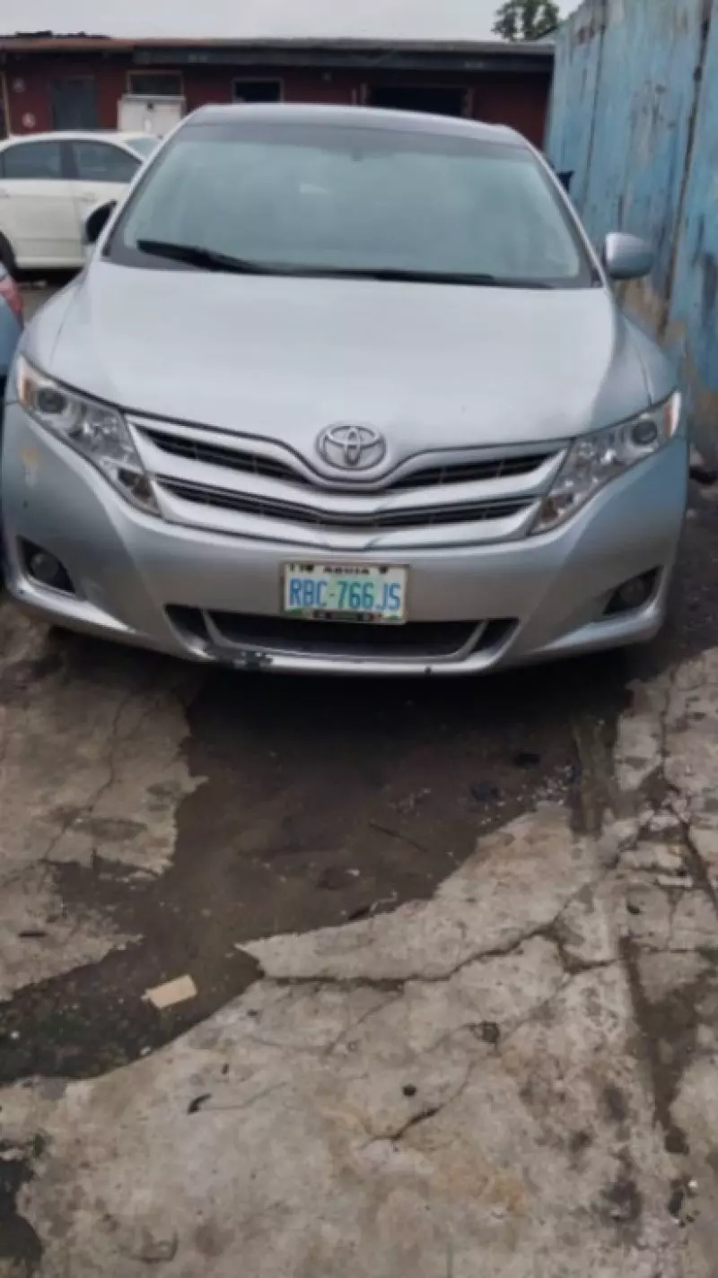 Toyota Venza   - 2011