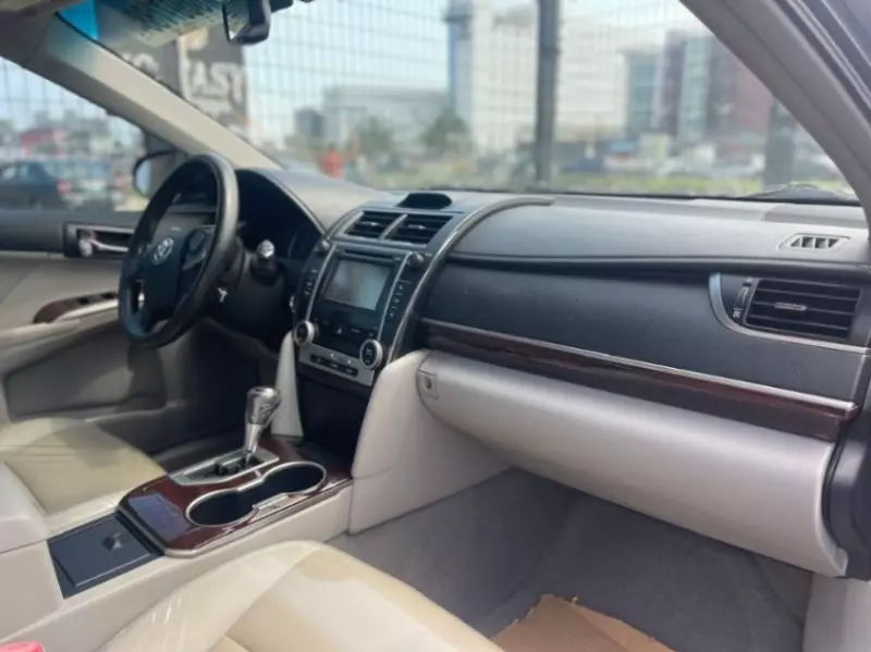 Toyota Camry   - 2012
